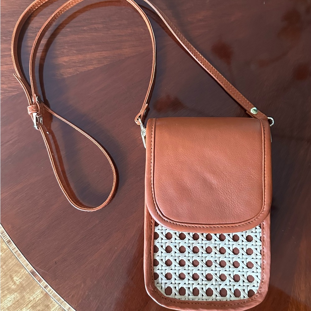 Jennlee crossbody bag with rattan detail